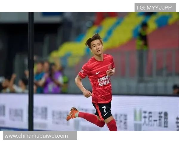 成都蓉城新掌门还没接手沙龙!就连续有大动作,续约韦世豪+引入意大利国脚MVP 成都蓉城新掌门还没接手沙龙!就连续有大动作,续约韦世豪+引入意大利国脚MVP